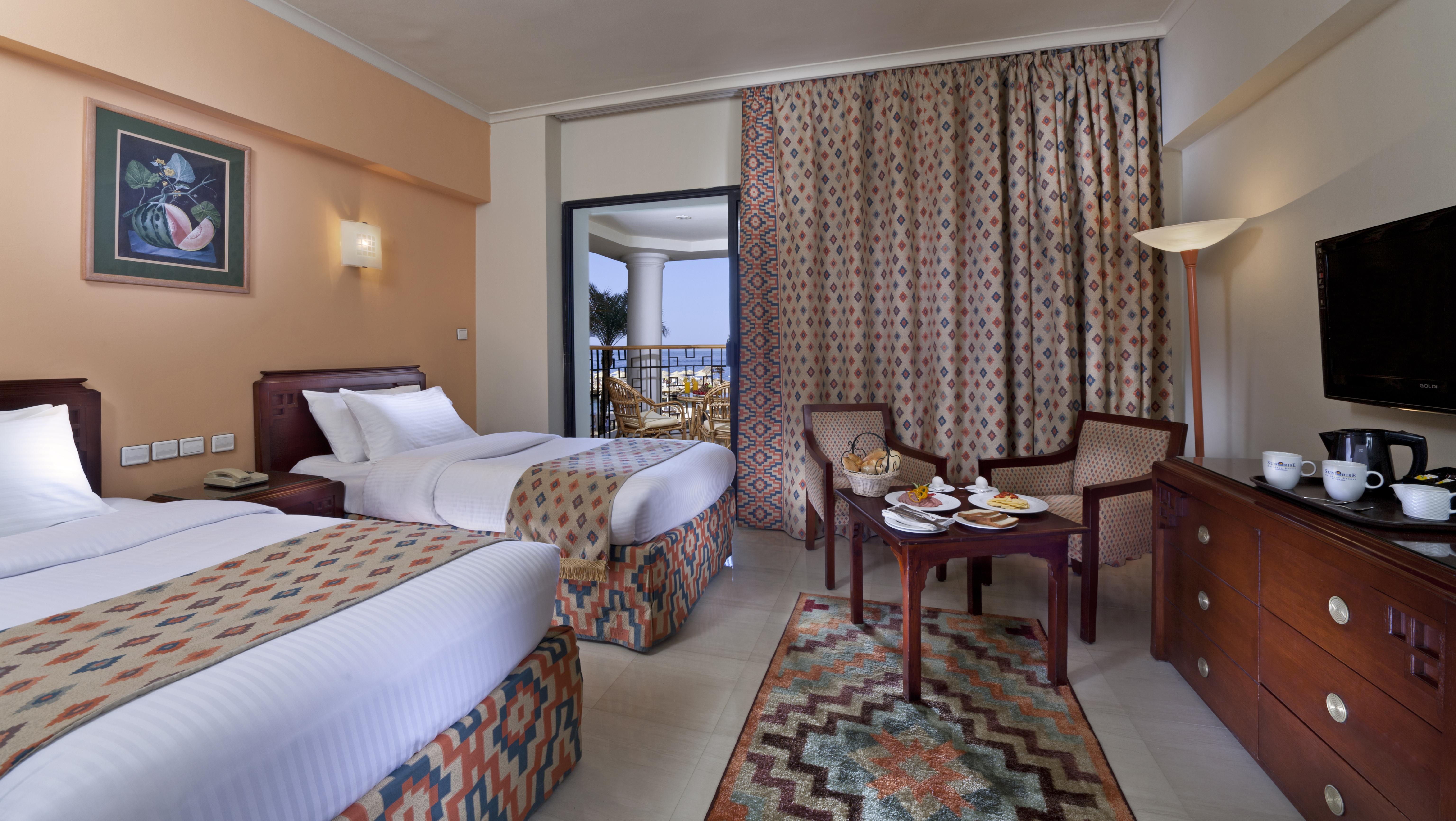 Sunrise Holidays Resort -Adults Only Hurghada Bagian luar foto A room at the hotel
