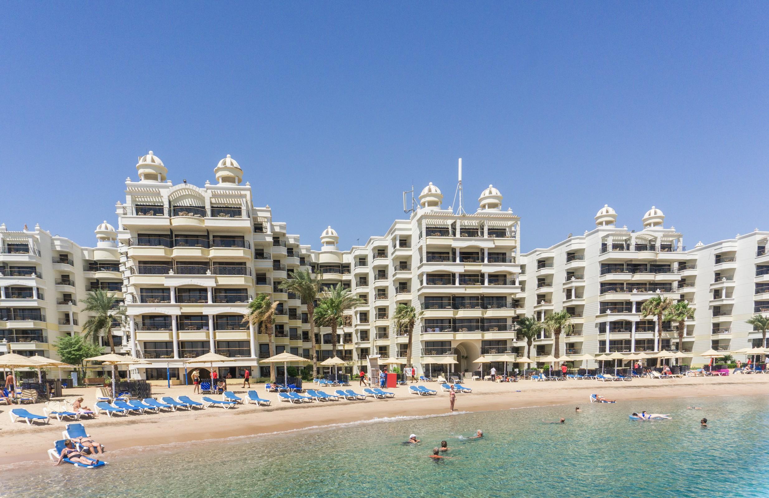 Sunrise Holidays Resort -Adults Only Hurghada Bagian luar foto The Royal Towers