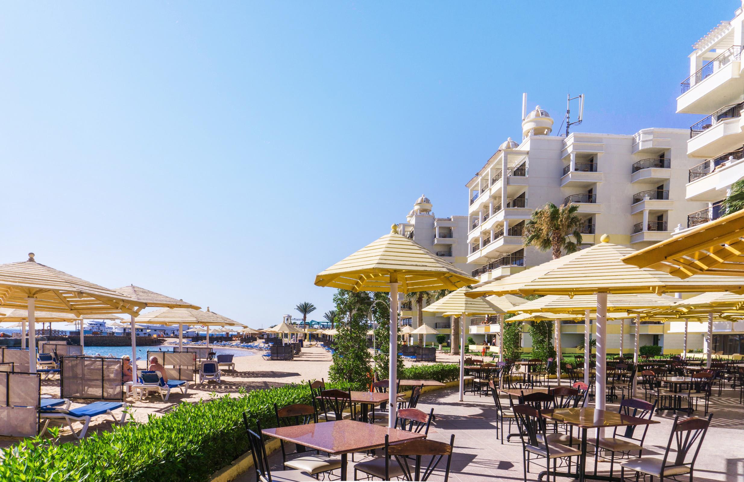 Sunrise Holidays Resort -Adults Only Hurghada Bagian luar foto The resort's pool area