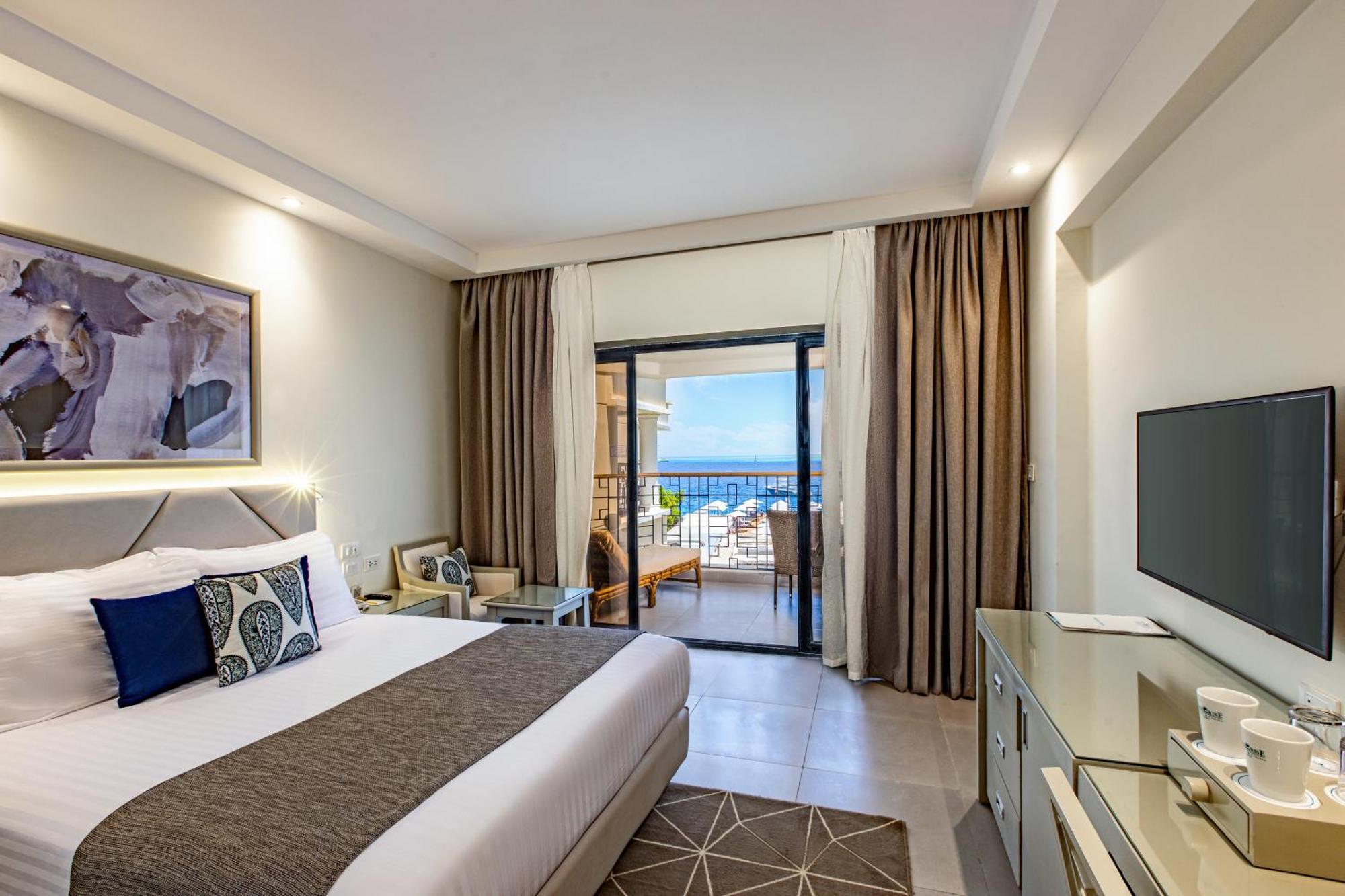 Sunrise Holidays Resort -Adults Only Hurghada Bagian luar foto Deluxe room