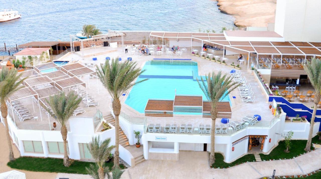 Sunrise Holidays Resort -Adults Only Hurghada Bagian luar foto Aerial view of the pool at the White Beach Club